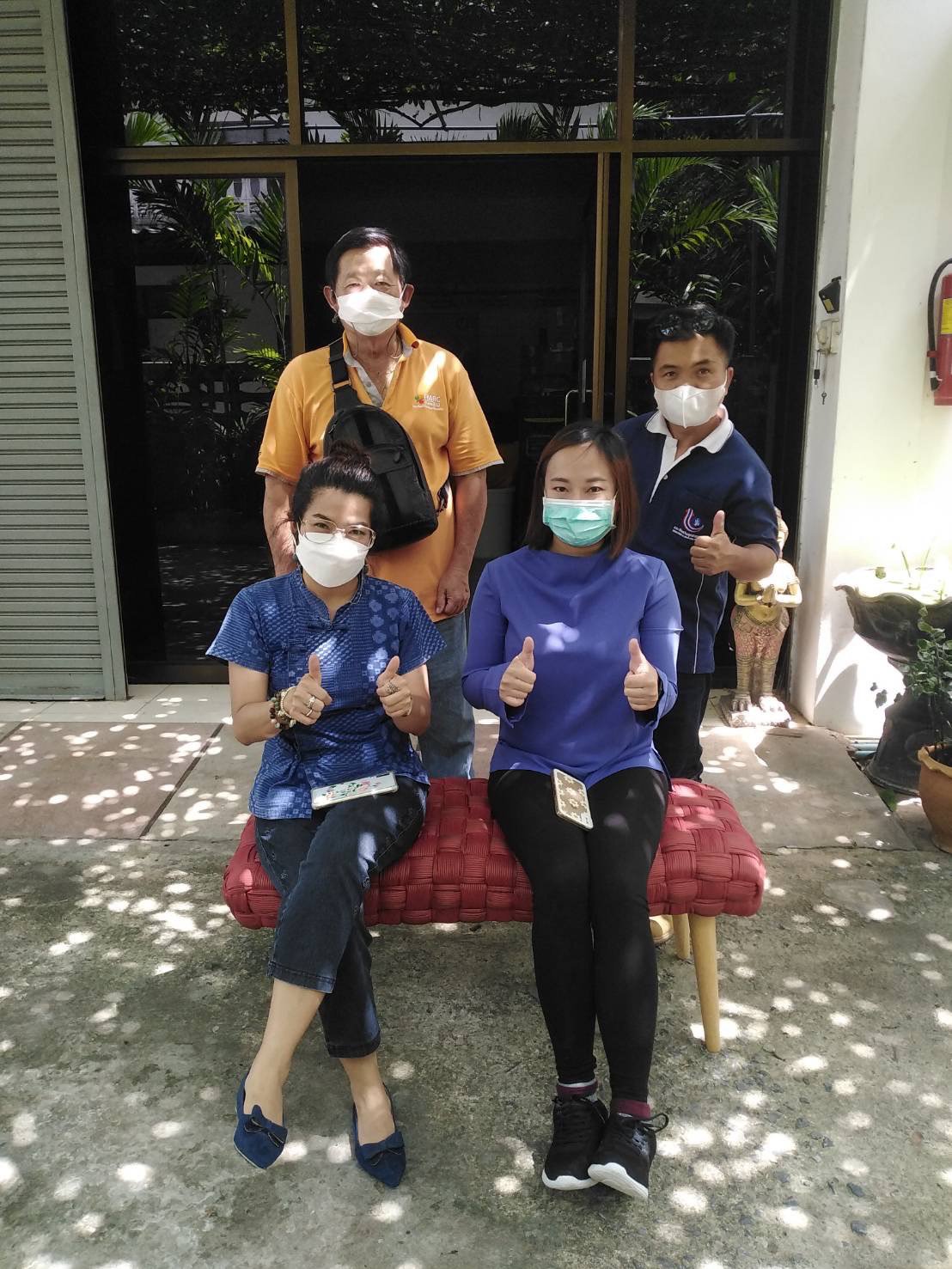 ดีพร้อม เซ็นเตอร์  6 -- ลงพื้นที่ติดตามการดำเนินงานของผู้เชี่ยวชาญ ในกิจกรรมให้คำปรึกษาแนะนำการสร้างมูลค่าเพิ่มผลิตภัณฑ์อุตสาหกรรมสร้างสรรค์ตามแนวทางเศรษฐกิจหมุนเวียน (Creative Value Design in Circular Economy Fashion Lifestyle)