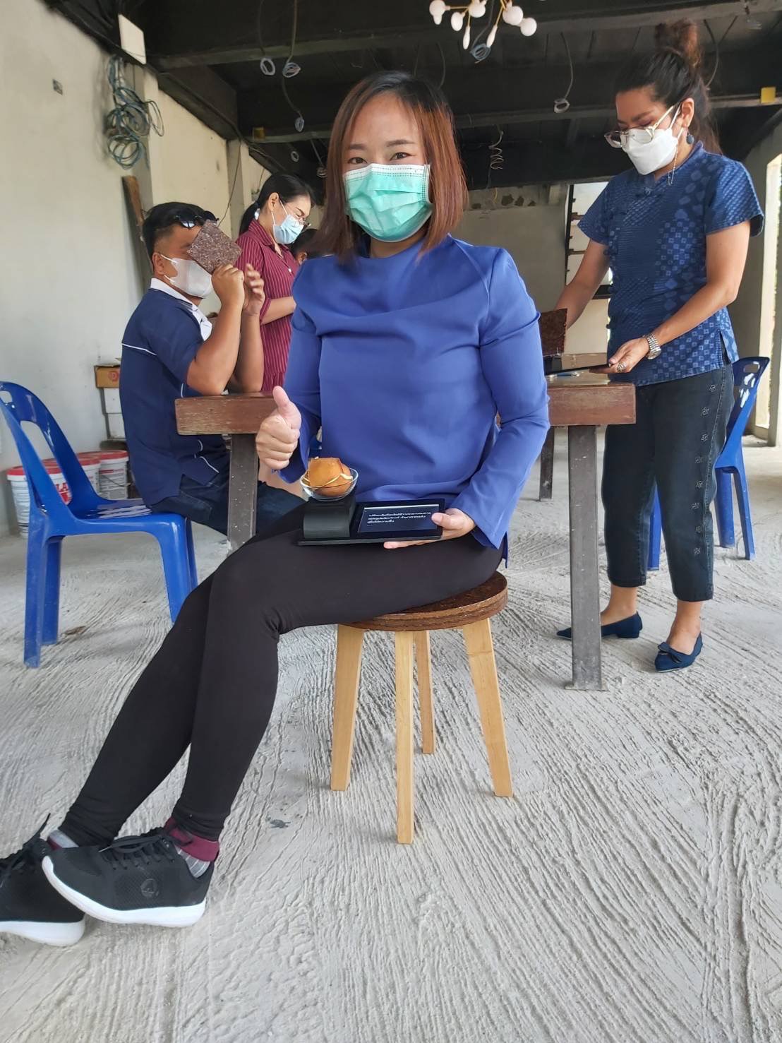 ดีพร้อม เซ็นเตอร์  6 -- ลงพื้นที่ติดตามการดำเนินงานของผู้เชี่ยวชาญ ในกิจกรรมให้คำปรึกษาแนะนำการสร้างมูลค่าเพิ่มผลิตภัณฑ์อุตสาหกรรมสร้างสรรค์ตามแนวทางเศรษฐกิจหมุนเวียน (Creative Value Design in Circular Economy Fashion Lifestyle)