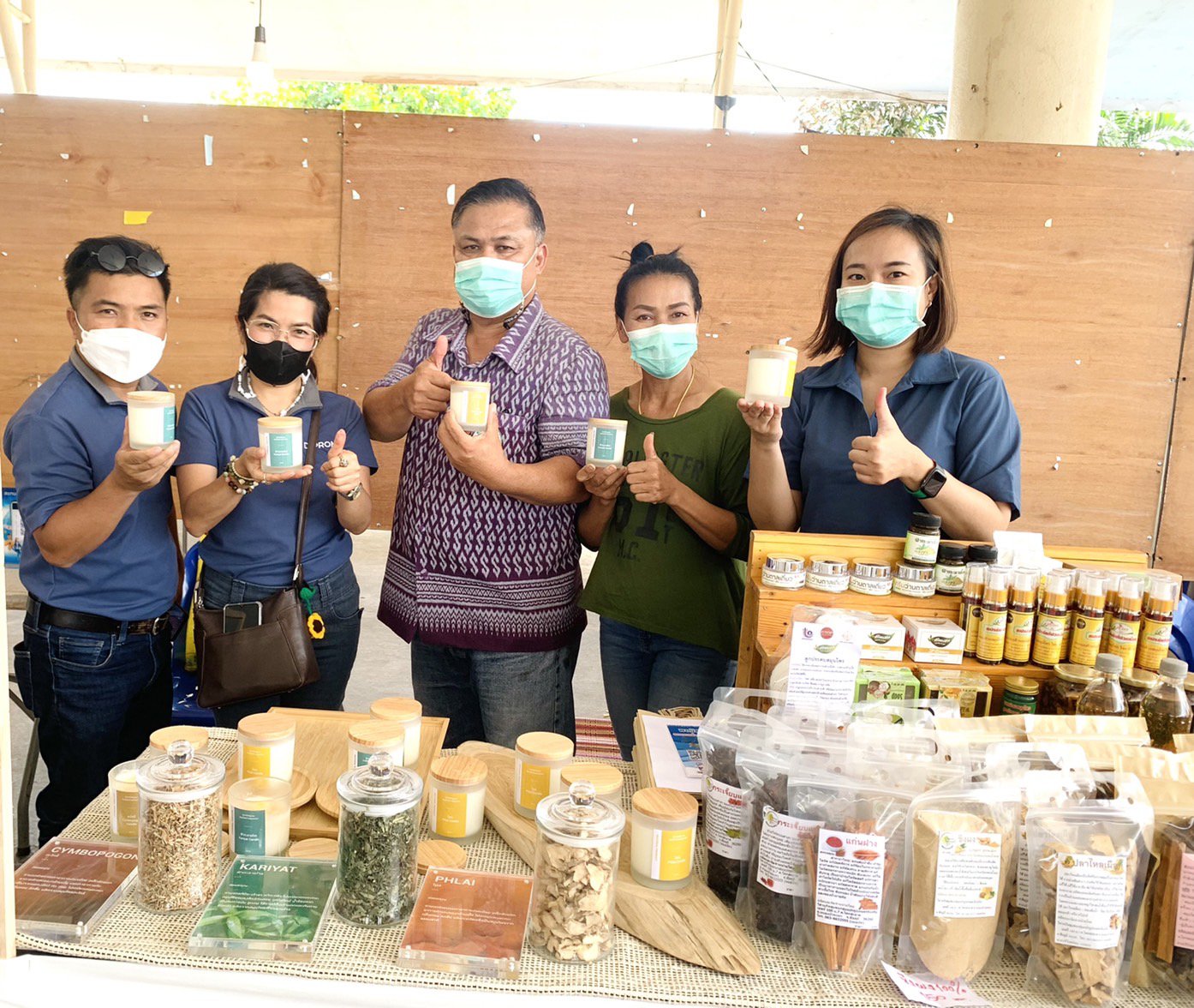 ดีพร้อม เซ็นเตอร์  6 -- ลงพื้นที่ติดตามการดำเนินงานของผู้เชี่ยวชาญ ในกิจกรรมให้คำปรึกษาแนะนำการสร้างมูลค่าเพิ่มผลิตภัณฑ์อุตสาหกรรมสร้างสรรค์ตามแนวทางเศรษฐกิจหมุนเวียน (Creative Value Design in Circular Economy Fashion Lifestyle)