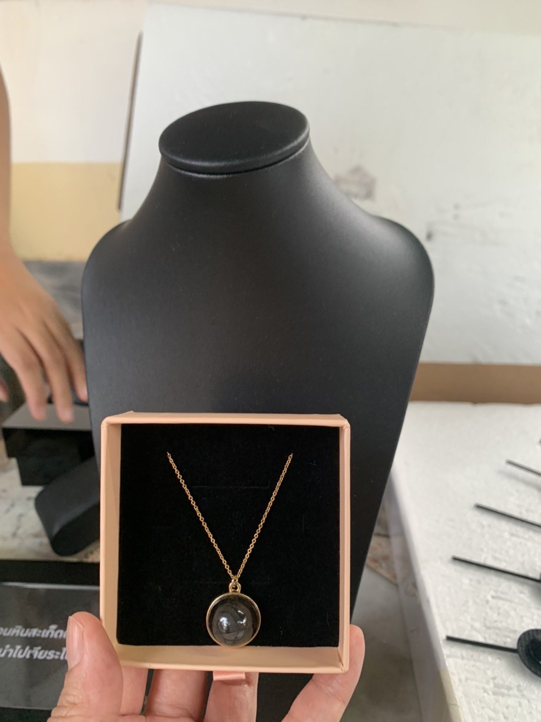 ดีพร้อม เซ็นเตอร์  6 -- ลงพื้นที่ติดตามการดำเนินงานของผู้เชี่ยวชาญ ในกิจกรรมให้คำปรึกษาแนะนำการสร้างมูลค่าเพิ่มผลิตภัณฑ์อุตสาหกรรมสร้างสรรค์ตามแนวทางเศรษฐกิจหมุนเวียน (Creative Value Design in Circular Economy Fashion Lifestyle)