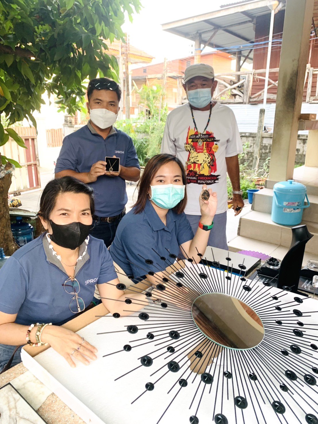 ดีพร้อม เซ็นเตอร์  6 -- ลงพื้นที่ติดตามการดำเนินงานของผู้เชี่ยวชาญ ในกิจกรรมให้คำปรึกษาแนะนำการสร้างมูลค่าเพิ่มผลิตภัณฑ์อุตสาหกรรมสร้างสรรค์ตามแนวทางเศรษฐกิจหมุนเวียน (Creative Value Design in Circular Economy Fashion Lifestyle)