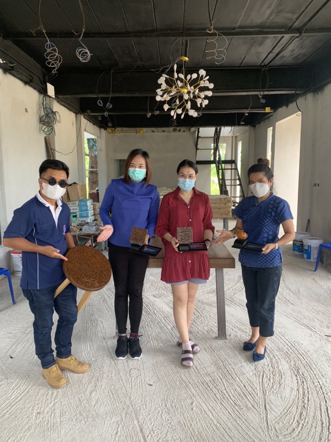 ดีพร้อม เซ็นเตอร์  6 -- ลงพื้นที่ติดตามการดำเนินงานของผู้เชี่ยวชาญ ในกิจกรรมให้คำปรึกษาแนะนำการสร้างมูลค่าเพิ่มผลิตภัณฑ์อุตสาหกรรมสร้างสรรค์ตามแนวทางเศรษฐกิจหมุนเวียน (Creative Value Design in Circular Economy Fashion Lifestyle)