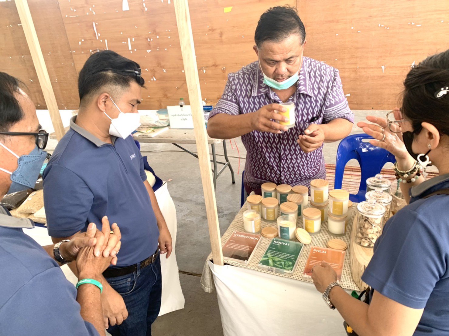 ดีพร้อม เซ็นเตอร์  6 -- ลงพื้นที่ติดตามการดำเนินงานของผู้เชี่ยวชาญ ในกิจกรรมให้คำปรึกษาแนะนำการสร้างมูลค่าเพิ่มผลิตภัณฑ์อุตสาหกรรมสร้างสรรค์ตามแนวทางเศรษฐกิจหมุนเวียน (Creative Value Design in Circular Economy Fashion Lifestyle)